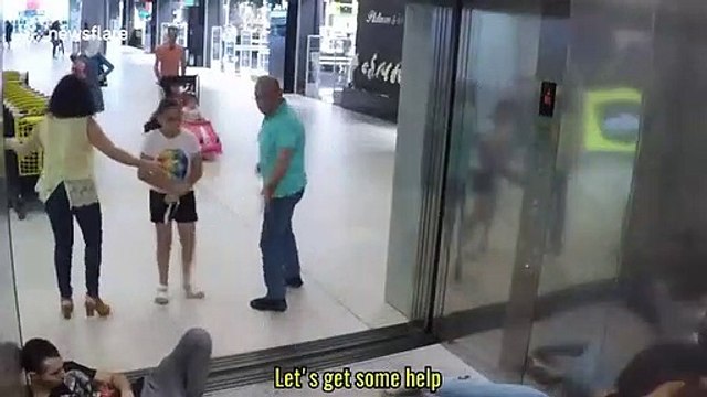 Blague : tout le monde tombe dans l'ascenseur d'un coup !