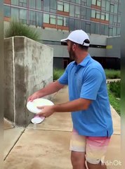 Amazing Frisbee Throw Trick