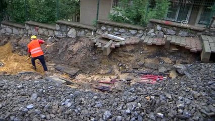 İmamoğlu, Üsküdar'da çöken yolda incelemelerde bulundu