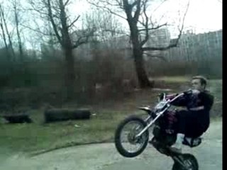 Moi qui cabre en moto