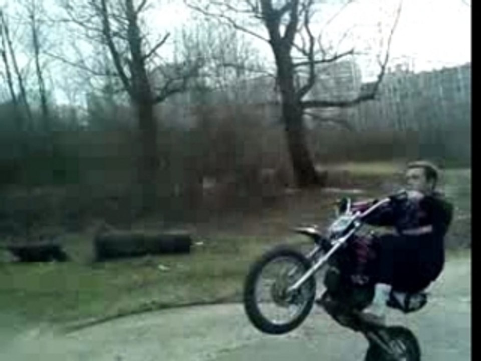 Moi qui cabre en moto