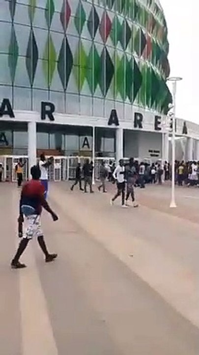 Dakar Arena déjà noir de monde !