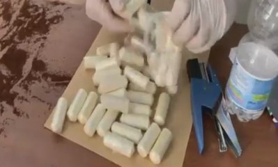 Download Video: Roma - 62 ovuli di cocaina in vano condizionatore, coppia arrestata all'Esquilino (18.08.19)