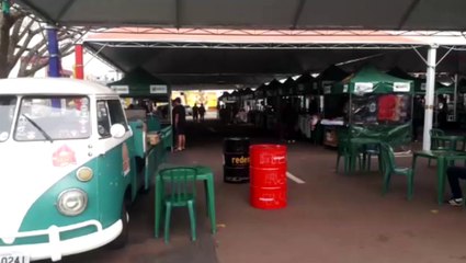 Mesmo com tempo fechado, manhã pode ser proveitosa na Feira do Teatro