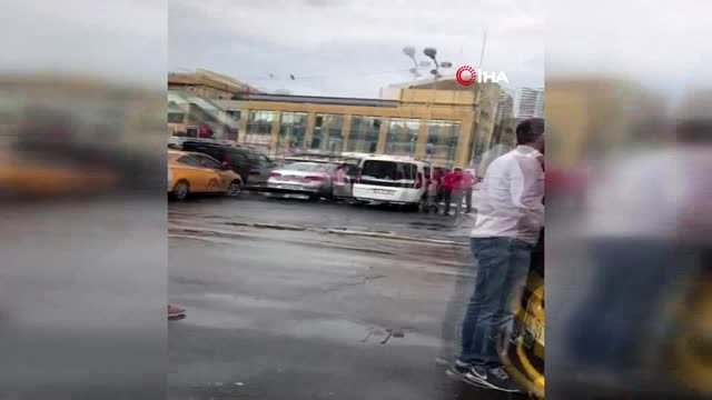 Esenler Otogarı'nda bayram dönüşü 'taksi' çilesi...Taksi sürücüsü polise rağmen yolcuyu almak...