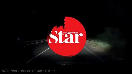 Dünya atmosferi boyunca seyreden bir göktaşının patlayarak alev topuna dönüşmesi, gökyüzünü aydınlattı.