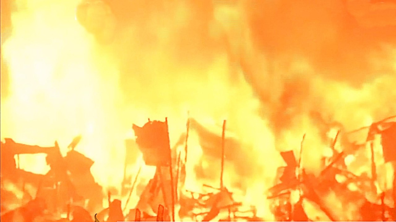 Bangladesh slum fire: Thousands lefts homeless...