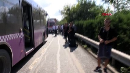 ÇAĞLAYAN'DA BELEDİYE OTOBÜSÜ ANİ FREN YAPAN KAMYONA ÇARPTI 2