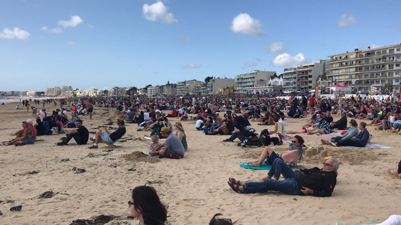 La foule sur la plage pour savourer le meeting aérien