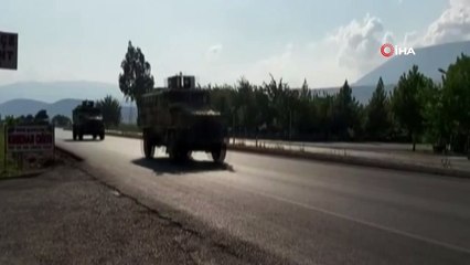 Şanlıurfa'nın Suriye sınırına tank ve zırhlı araç sevkiyatı
