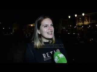 “Retro” në pazarin e vjetër/ Korçë, ekspozohen makinat e vjetra dhe bëhen targa të personalizuar