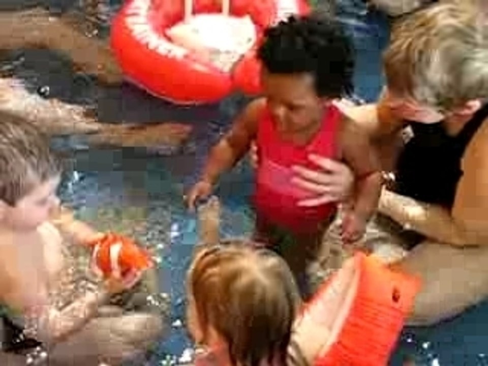 MARYAM à la piscine à Aunloye (2)