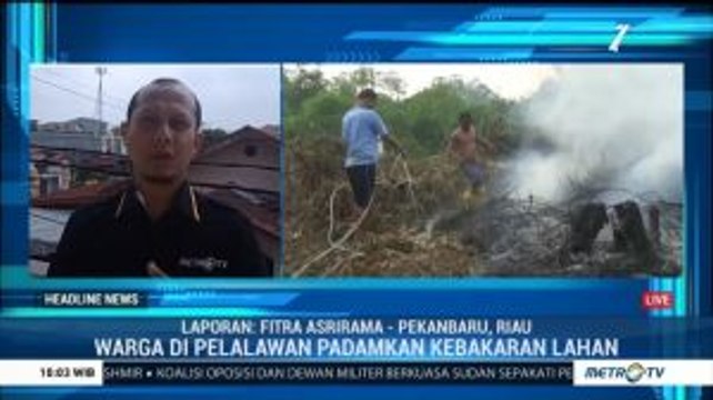 Kebakaran Lahan di Riau, Warga Bantu Padamkan Api