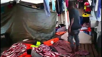 "Open Arms" rechaza oferta de acogida de España, que fustiga a Italia