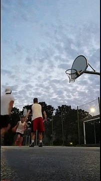 Meilleur panier de basketball : shoot à 360 degrés autour de 2 défenseurs !