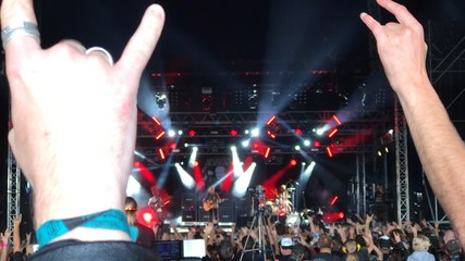 Henri Dès interprète La Petite Charlotte version rock au Motocultor Festival
