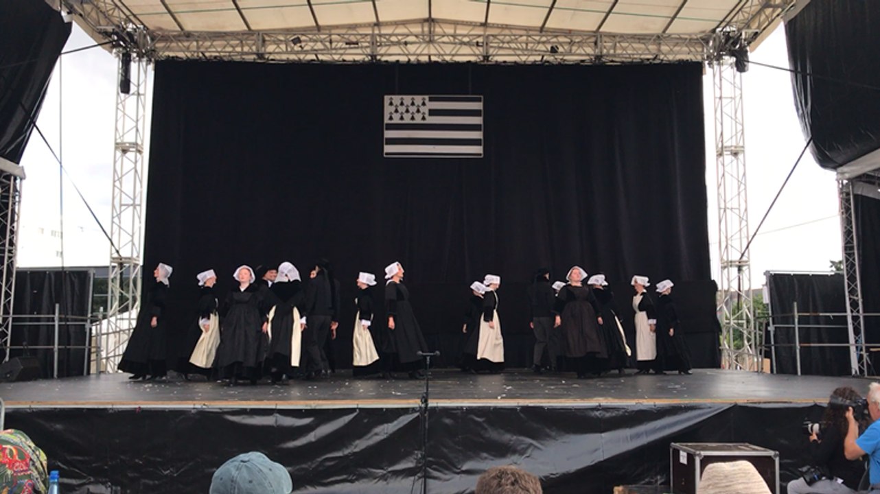 Le cercle Festerion Ar Bruz de Pluneret