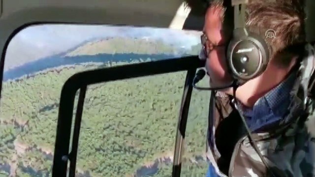 Pakdemirli, orman yangınına yapılan müdahaleyi helikopterle havadan denetledi - İZMİR