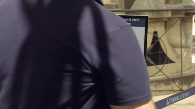 La Catedral de Sevilla endurece las normas de vestimenta en pleno verano