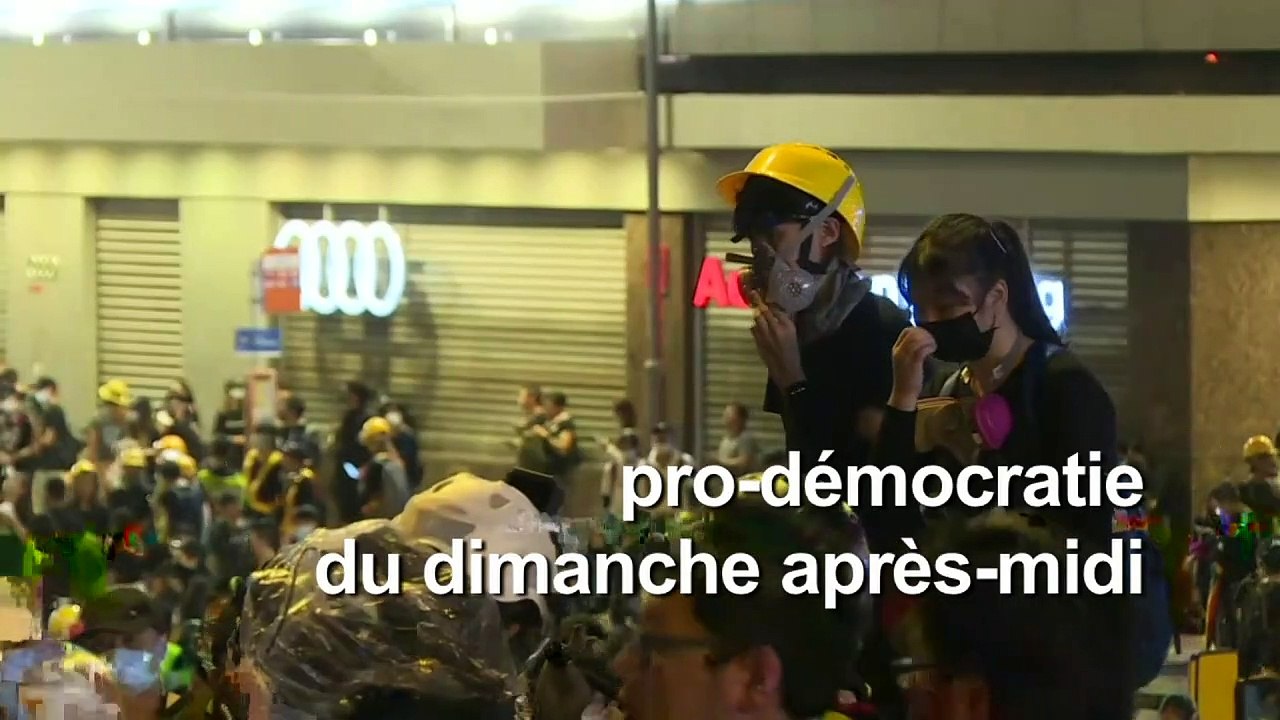 Hong Kong: la manifestation pro-démocratie se poursuit la nuit