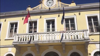 Descargar video: Report TV-Konstituimi i Këshillit Bashkiak në Shkodër/ Mblidhen për protestë militantët e parë të PD