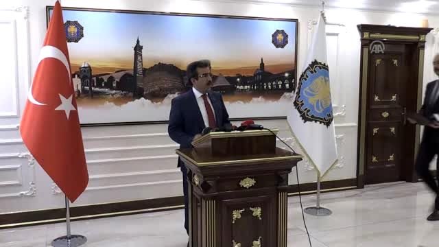 Diyarbakır Valisi Hasan Basri Güzeloğlu (1)