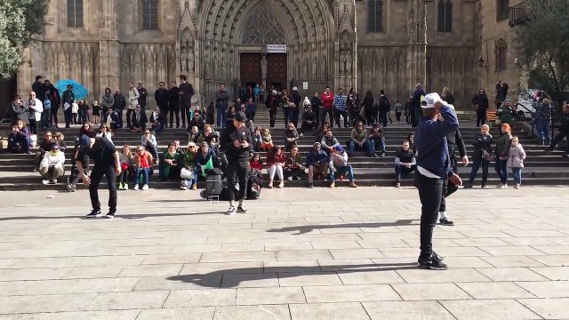 Incredible Street Performers Dancing in Barcelona Spain