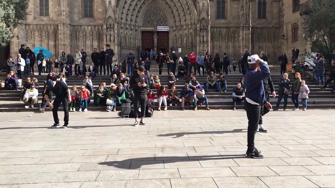 Incredible Street Performers Dancing in Barcelona Spain