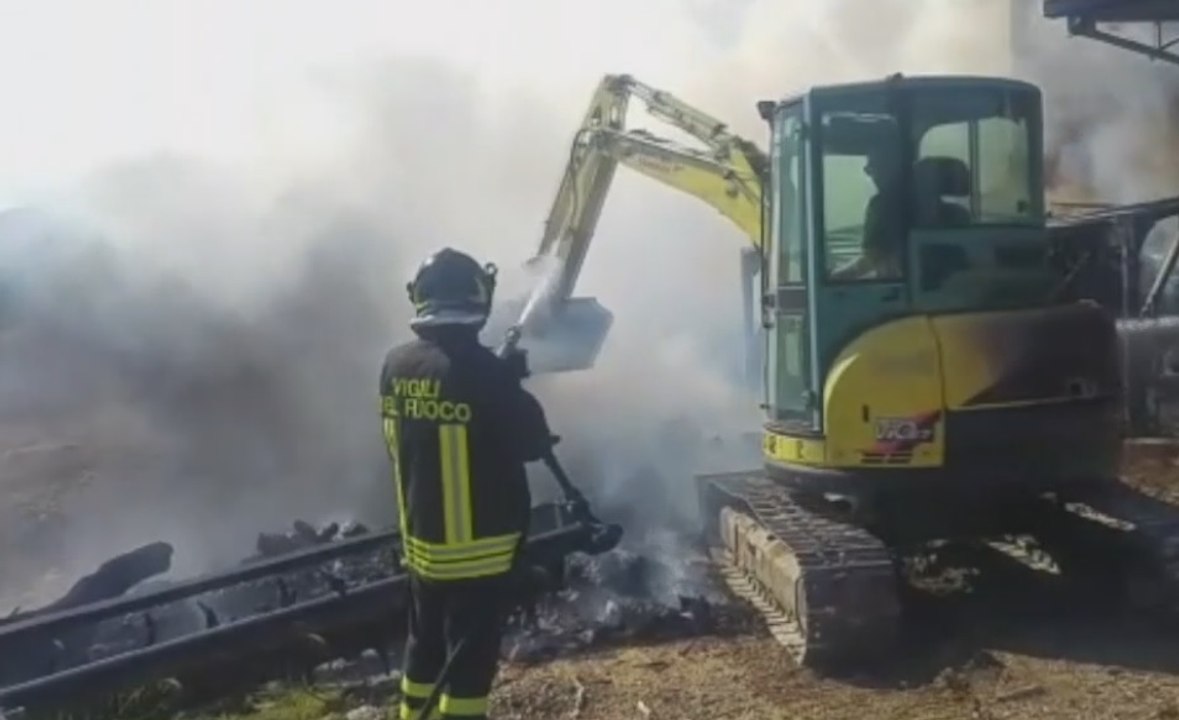 San Biagio di Osimo (AN) - Brucia legnaia in azienda agricola (19.08.19)