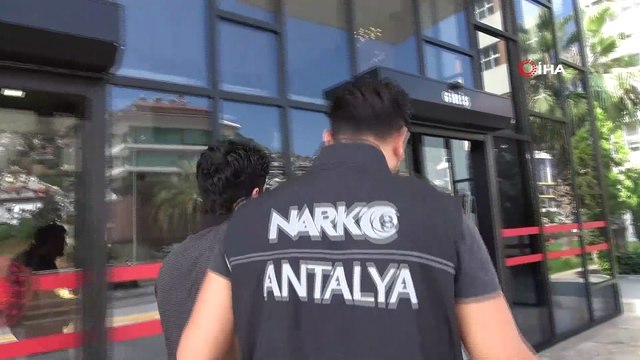 Polisten kaçan şüphelinin üzerinden uyuşturucu ve ruhsatsız tabanca çıktı