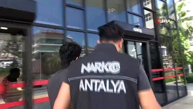 Polisten kaçan şüphelinin üzerinden uyuşturucu ve ruhsatsız tabanca çıktı