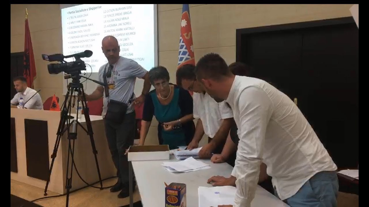 Report TV -Zgjidhet me 47 Vota kryetare e këshillit bashkiak Shkodër, Brisela Kadia