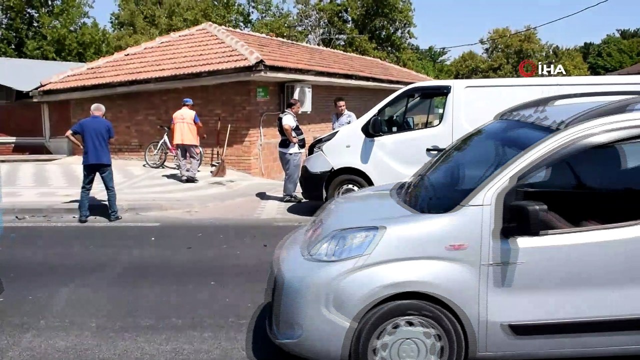 Bisikletle yolun karşısına geçmeye çalışan çocuğa minibüs çarptı: 1 yaralı