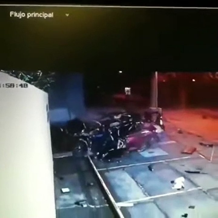 VÍDEO: Pues sí, amigos, cada uno aparca su coche como quiere...