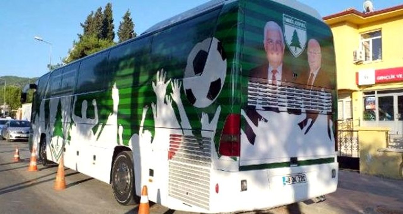 Muğlaspor'a tahsis edilen otobüste yer alan kaplama istifa getirdi