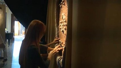 На выставке в Венеции закрывают глаза