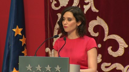 Ayuso subraya el papel de la mujer en su toma de posesión