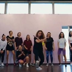 Superbe Chorégraphie d'une jeune danseuse française sur le son SYMPA. A voir !