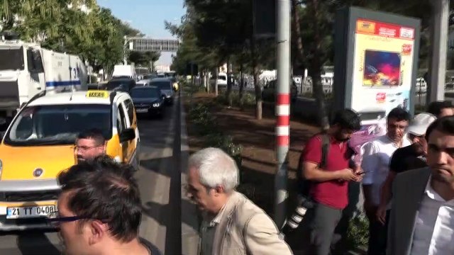 الحكومة التركية تقيل رؤساء بلديات موالين للأكراد لاتهامهم بـ الإرهاب