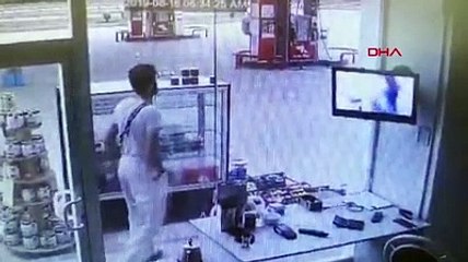 Önce televizyon izledi sonra bağış kutusunu çaldı