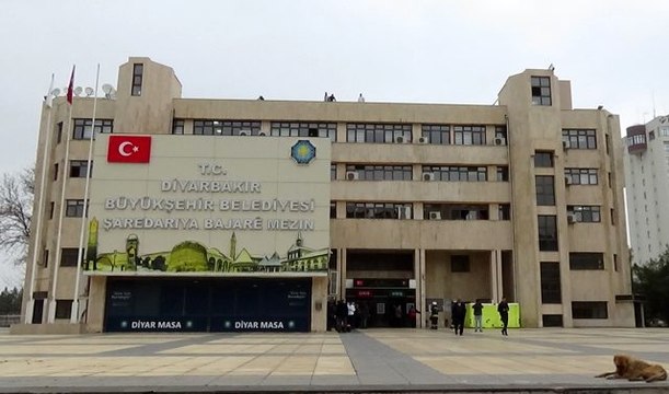 Kayyum atanan Diyarbakır Büyükşehir Belediyesinde 40 kişi görevden alındı