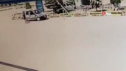 Direksiyonda rahatsızlandı, benzin istasyonunun bahçesine böyle daldı