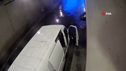 - Eminönü alt geçidine sular böyle doldu