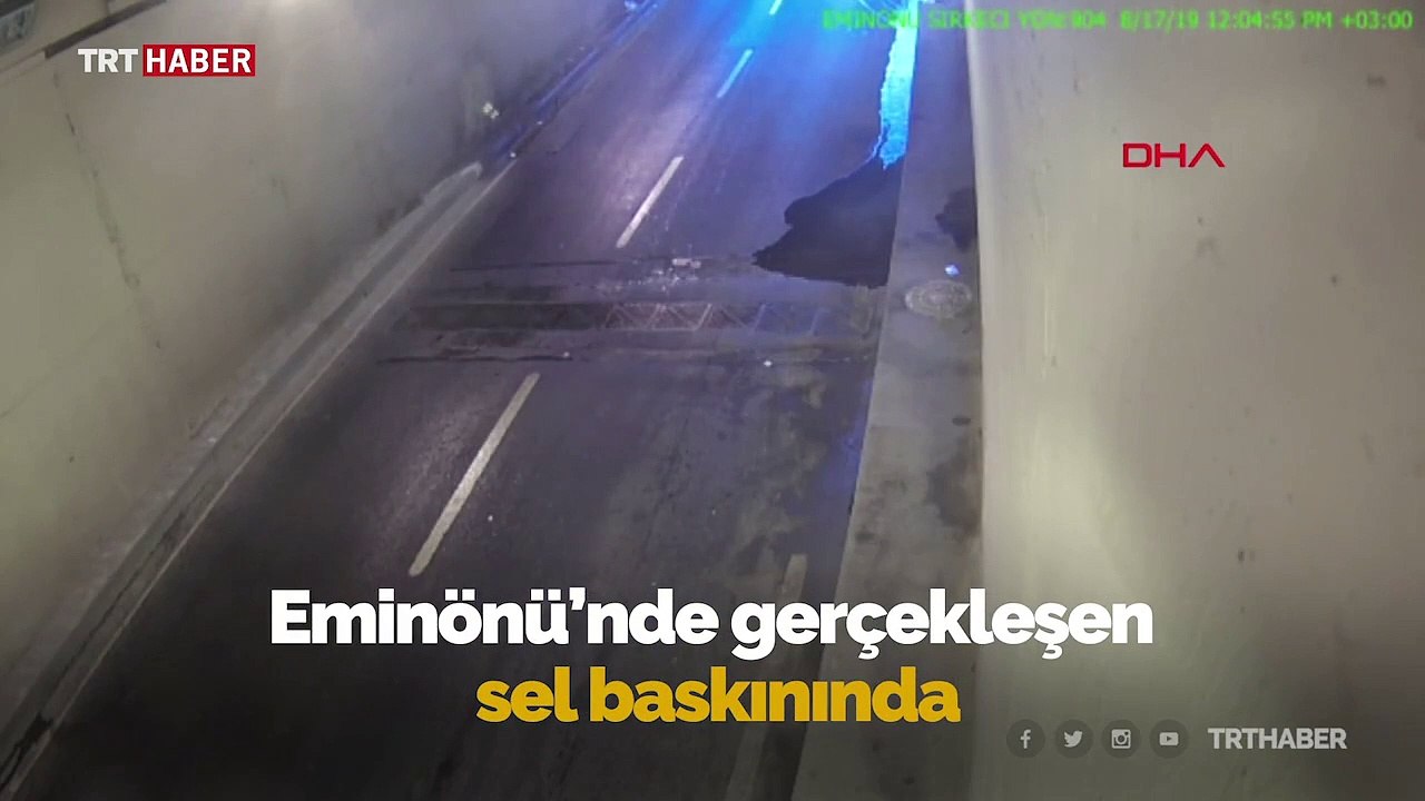 Eminönü'nde sel baskını güvenlik kamerasında