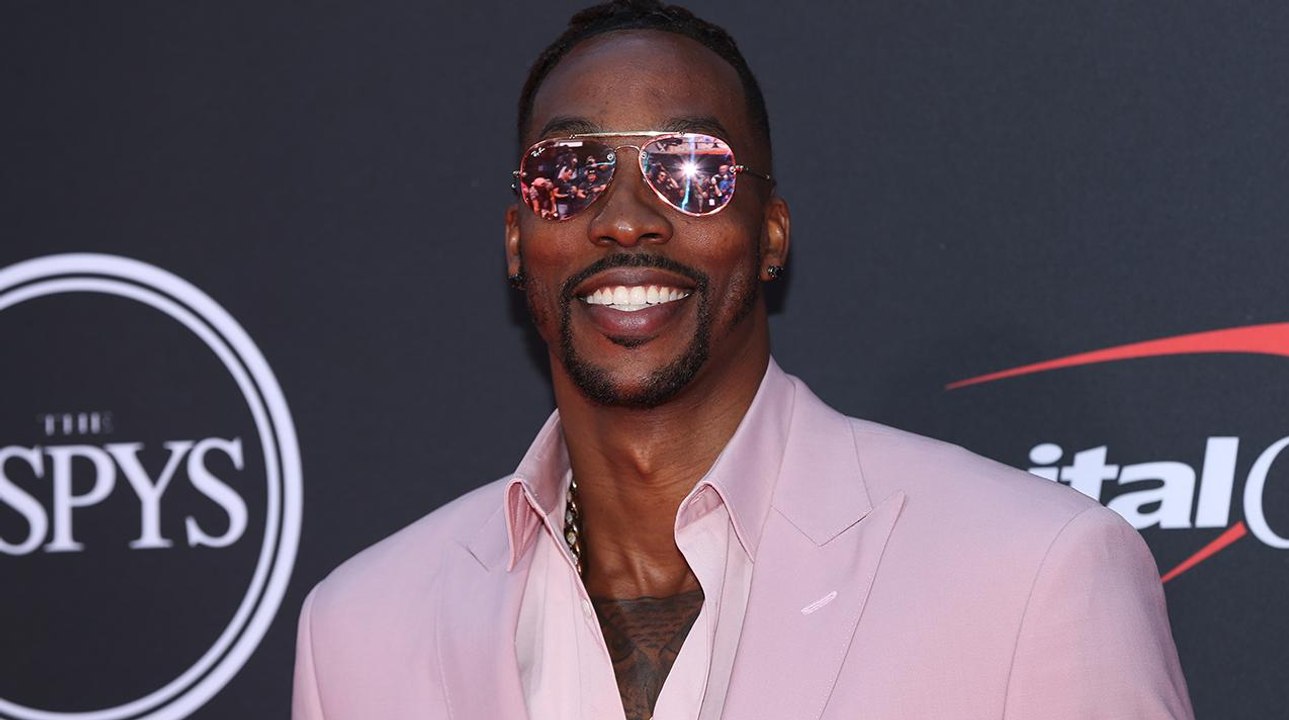 Should the Lakers Bring Back Dwight Howard Knowing Checkered History?