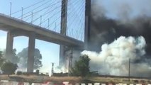 Incendio en Sevilla causa una gran columna de humo