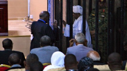 عمر البشير يمثل أمام المحكمة بتهمة الفساد