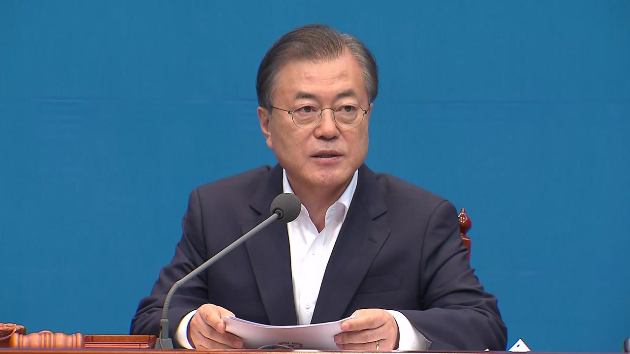 문재인 대통령 "남북미, 평화경제 천금 같은 기회 살려야"...北에도 신중함 주문 /...