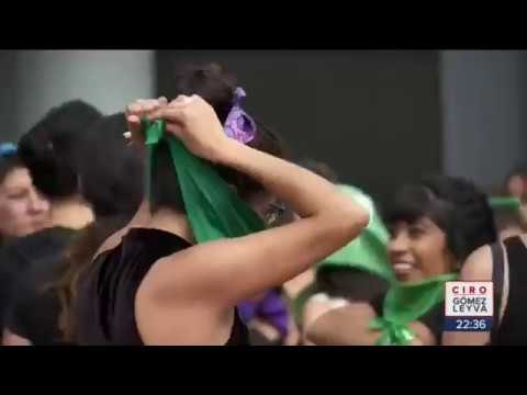 Mujeres destrozan estación de Metrobús y de policías en CDMX | Noticias con Ciro Gómez Leyva