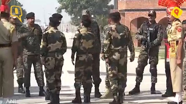 BSF Jawans and Pakistani Rangers at Attari-Wagah Border Celebrate Diwali | The Quint